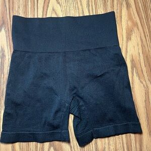 Black ribbed biker shorts